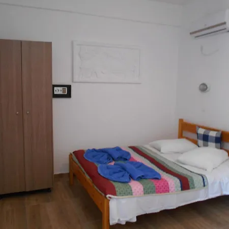 Kapetanios Lägenhet Perissa (Santorini)