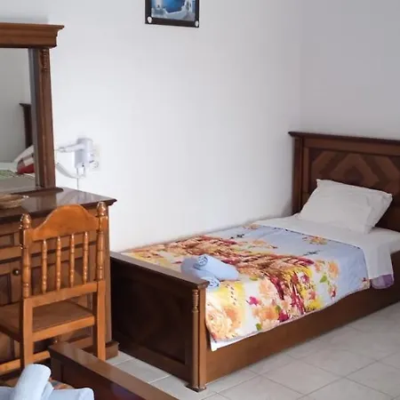 Kapetanios Perissa (Santorini)