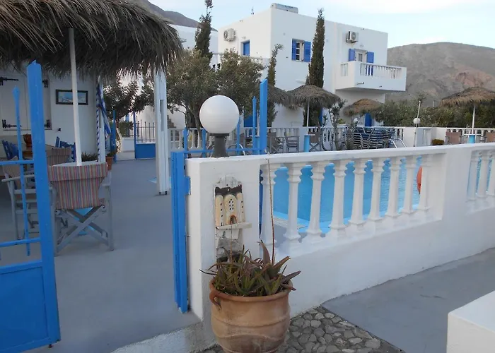 Kapetanios * Perissa (Santorini)