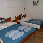 Kapetanios Apartamento Perissa (Santorini)