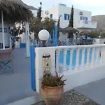 Kapetanios * Perissa (Santorini)