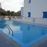 Kapetanios Apartamento Perissa (Santorini)