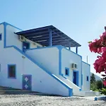 Kapetanios Perissa (Santorini)