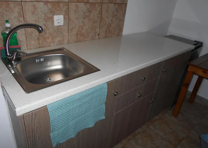 Kapetanios Daire Perissa (Santorini)